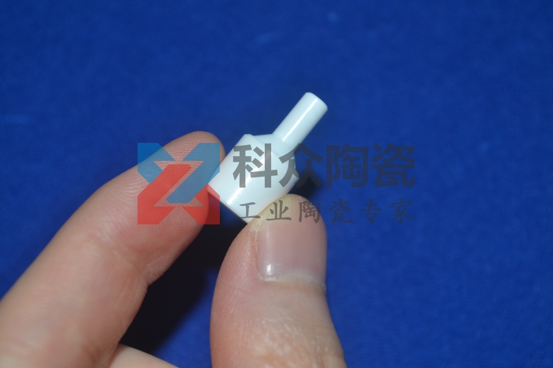氧化鋯陶瓷推桿的特點(diǎn)體現(xiàn)在什么方面？