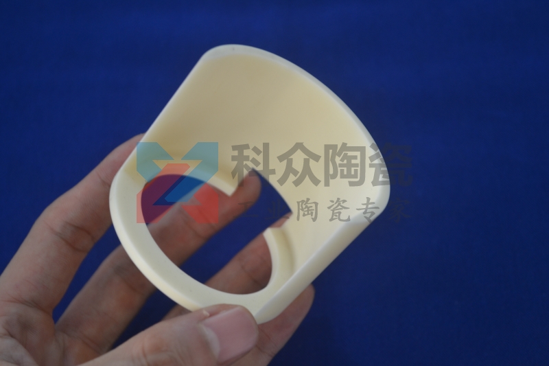對比傳統(tǒng)鋼材氧化鋁陶瓷具有哪些優(yōu)勢？